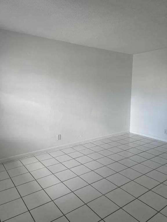 Apartment for rent at 374 Sunshine Dr #K2, Pompano Beach, FL 33066