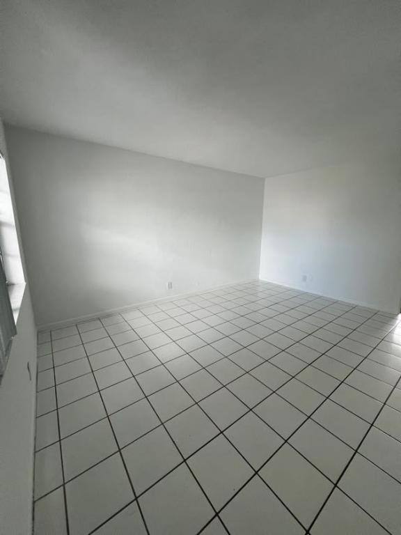Apartment for rent at 374 Sunshine Dr #K2, Pompano Beach, FL 33066