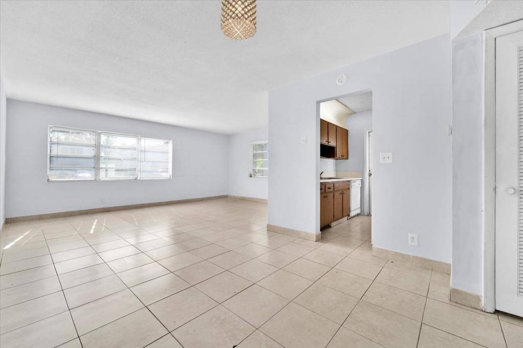 Apartment for rent at 374 Sunshine Dr #K3, Pompano Beach, FL 33066