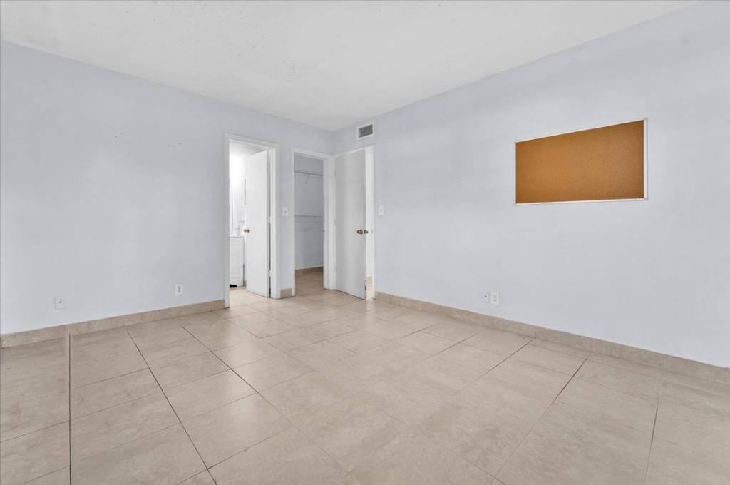 Apartment for rent at 374 Sunshine Dr #K3, Pompano Beach, FL 33066