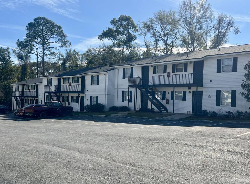 Apartment for rent at 500 N McDonald Ave, Douglas, GA 31533