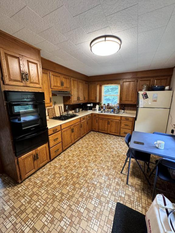 House for rent at 16591 Heuston Rd, Galesville, WI 54630