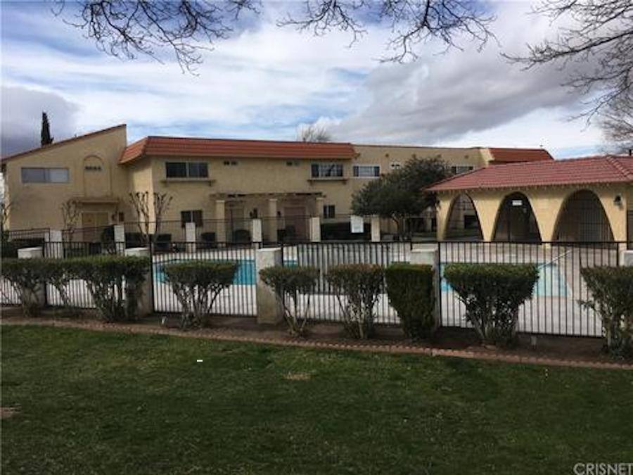 Townhouse for rent at 43611 Stanridge Ave, Lancaster, CA 93535
