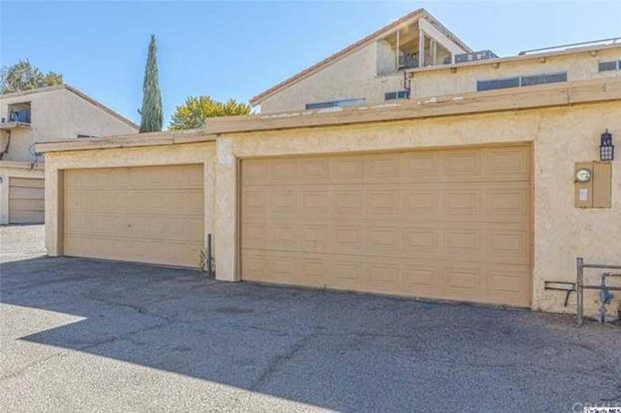 Townhouse for rent at 43611 Stanridge Ave, Lancaster, CA 93535