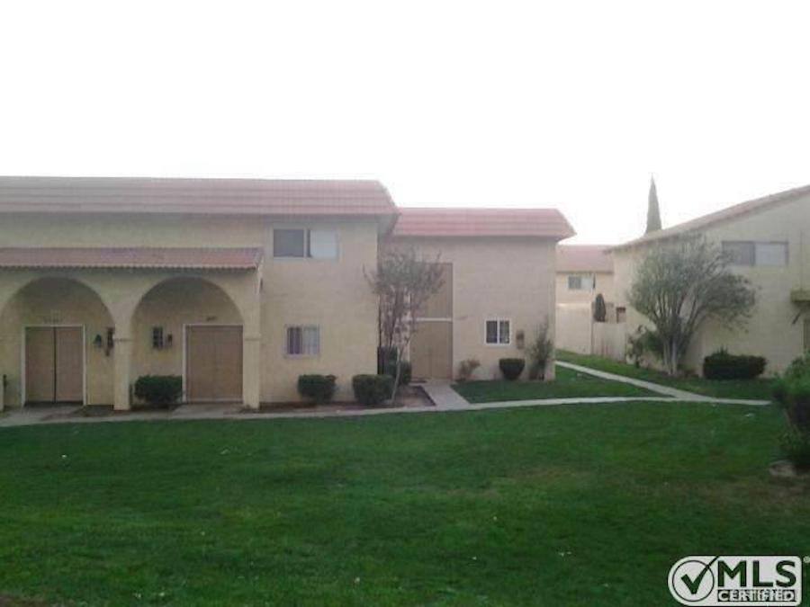 Townhouse for rent at 43611 Stanridge Ave, Lancaster, CA 93535