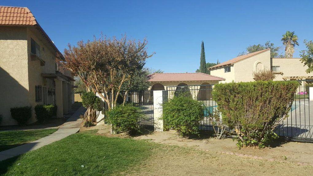 Townhouse for rent at 43611 Stanridge Ave, Lancaster, CA 93535