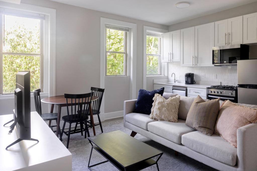 Apartment for rent at 2800 Connecticut Ave NW #202, Washington, DC 20008