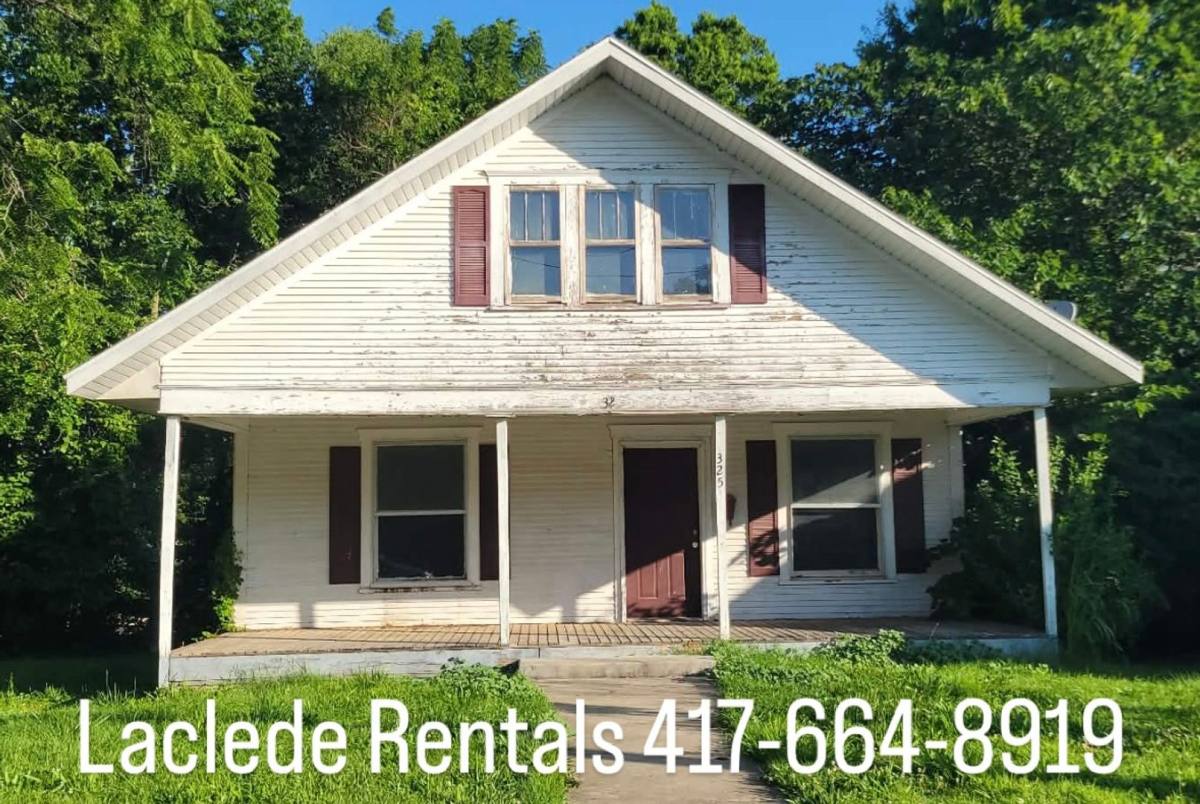 House for rent at 325 W 2nd St, Lebanon, MO 65536