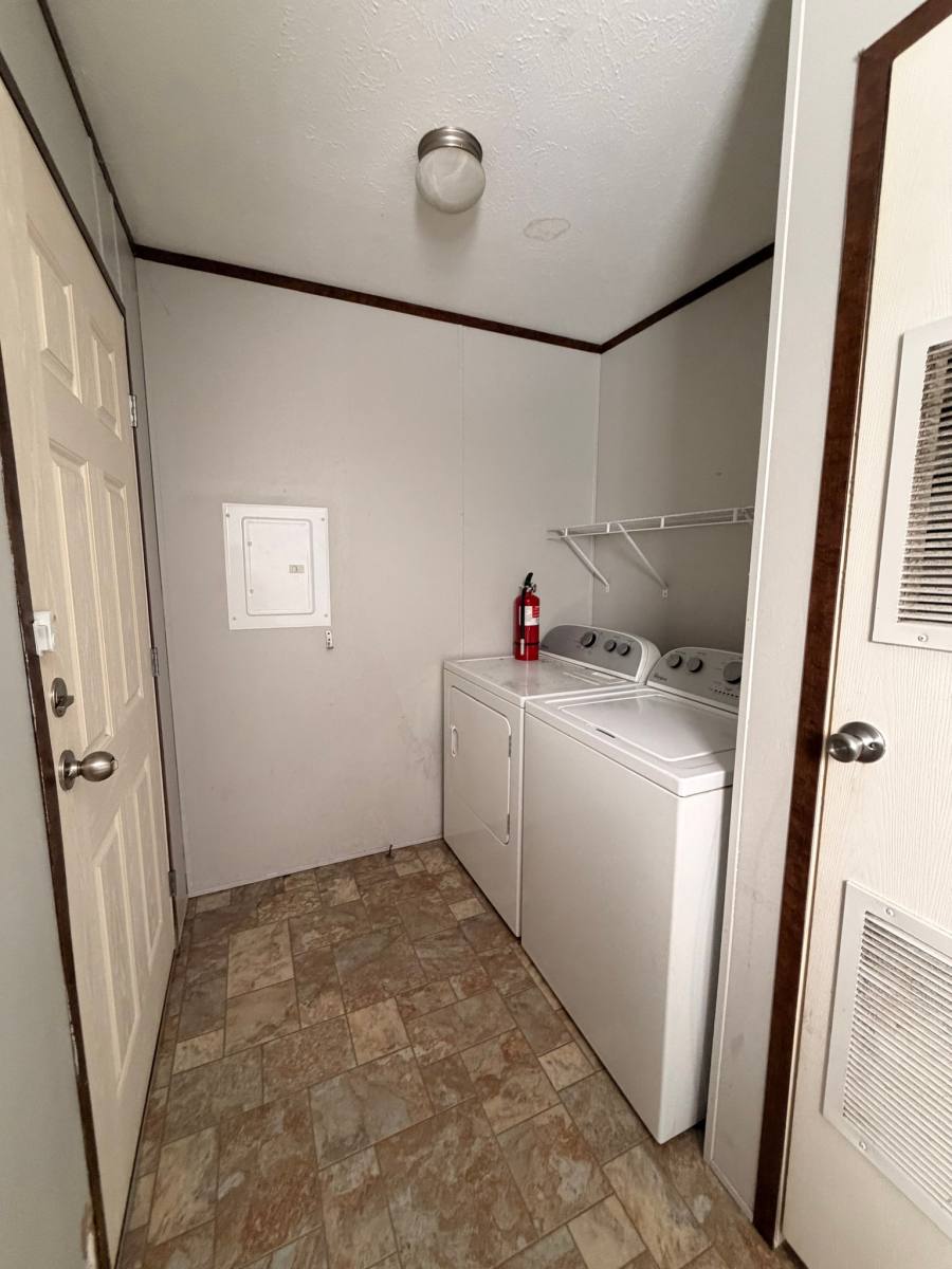 House for rent at 189 Lakeshore Circle #189, Oxford, MI 48371