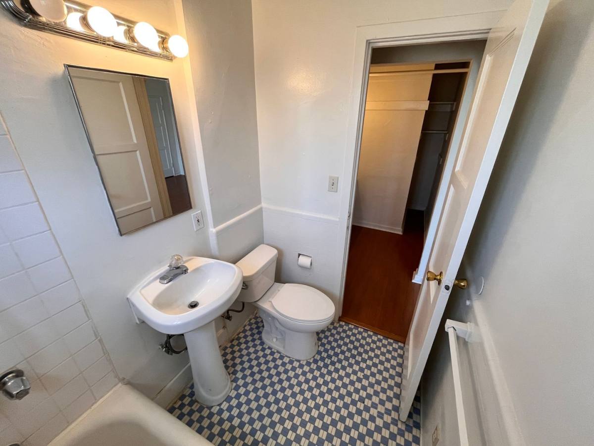 Apartment for rent at 512 N Alexandria Ave, Los Angeles, CA 90004