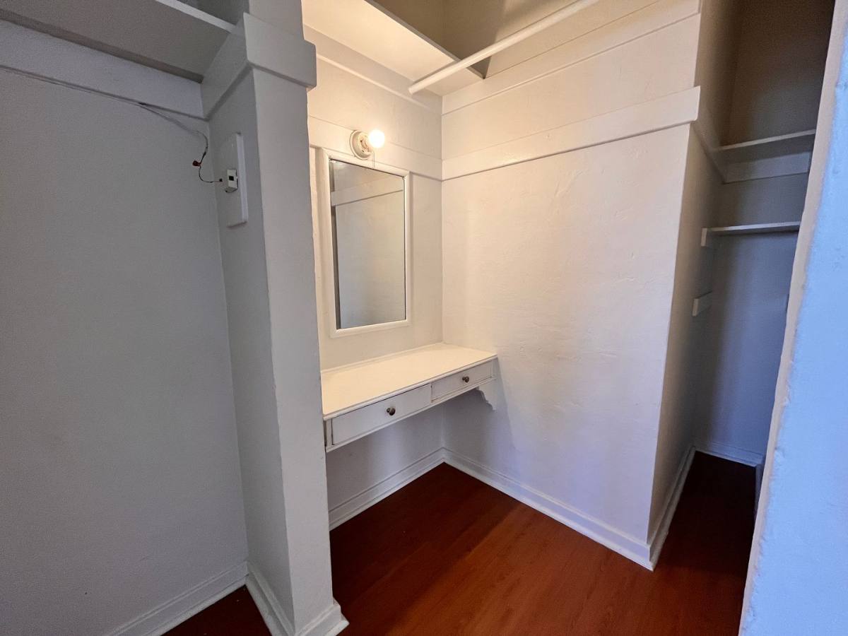 Apartment for rent at 512 N Alexandria Ave, Los Angeles, CA 90004