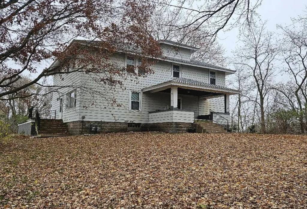 House for rent at 301 Mound Park Dr, Elk Mound, WI 54739