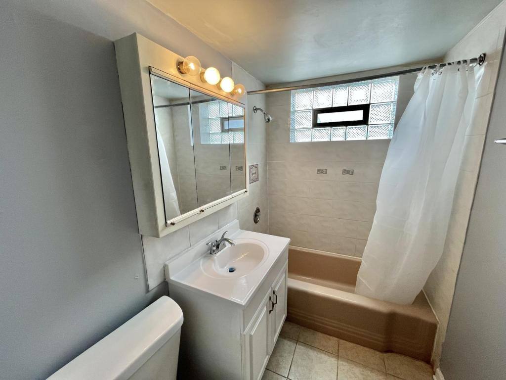 Apartment for rent at 2122 135th Place #2, Blue Island, IL 60406
