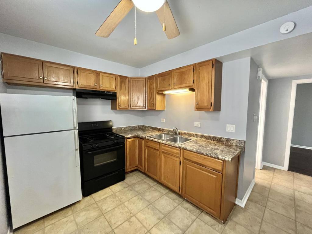 Apartment for rent at 2122 135th Place #2, Blue Island, IL 60406
