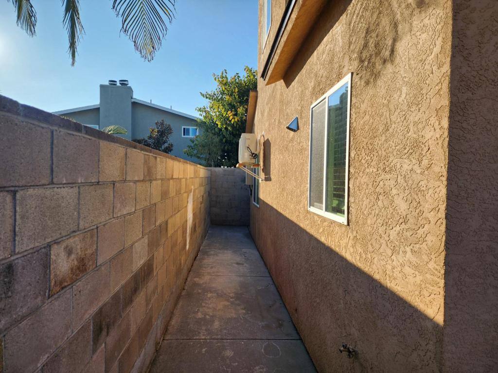 House for rent at 4890 Doliva Dr, San Diego, CA 92117