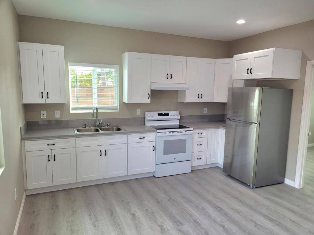 House for rent at 4890 Doliva Dr, San Diego, CA 92117