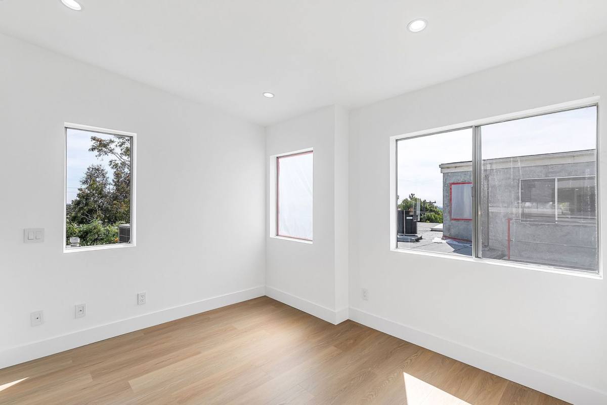 Apartment for rent at 12420 Woodgreen St, Los Angeles, CA 90066