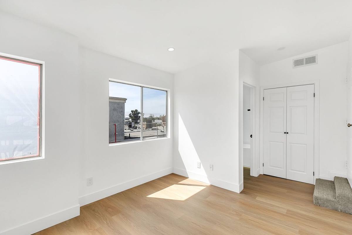 Apartment for rent at 12420 Woodgreen St, Los Angeles, CA 90066