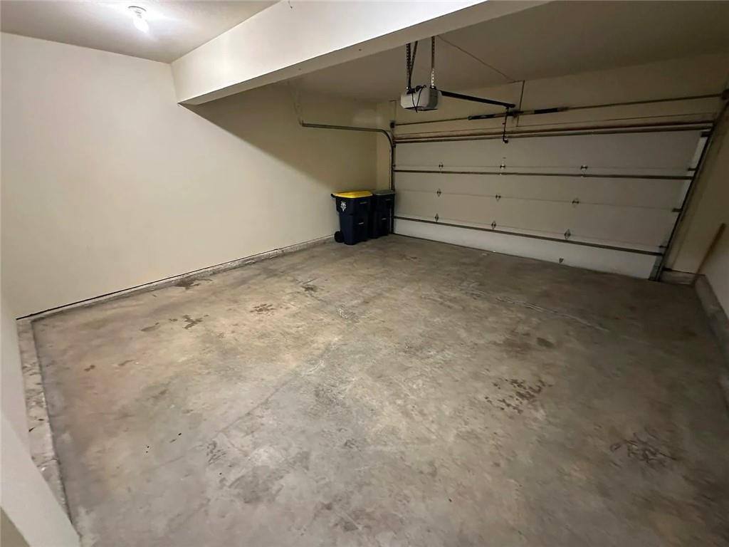Townhouse for rent at 9415 N Lenox Ave, Kansas City, MO 64154