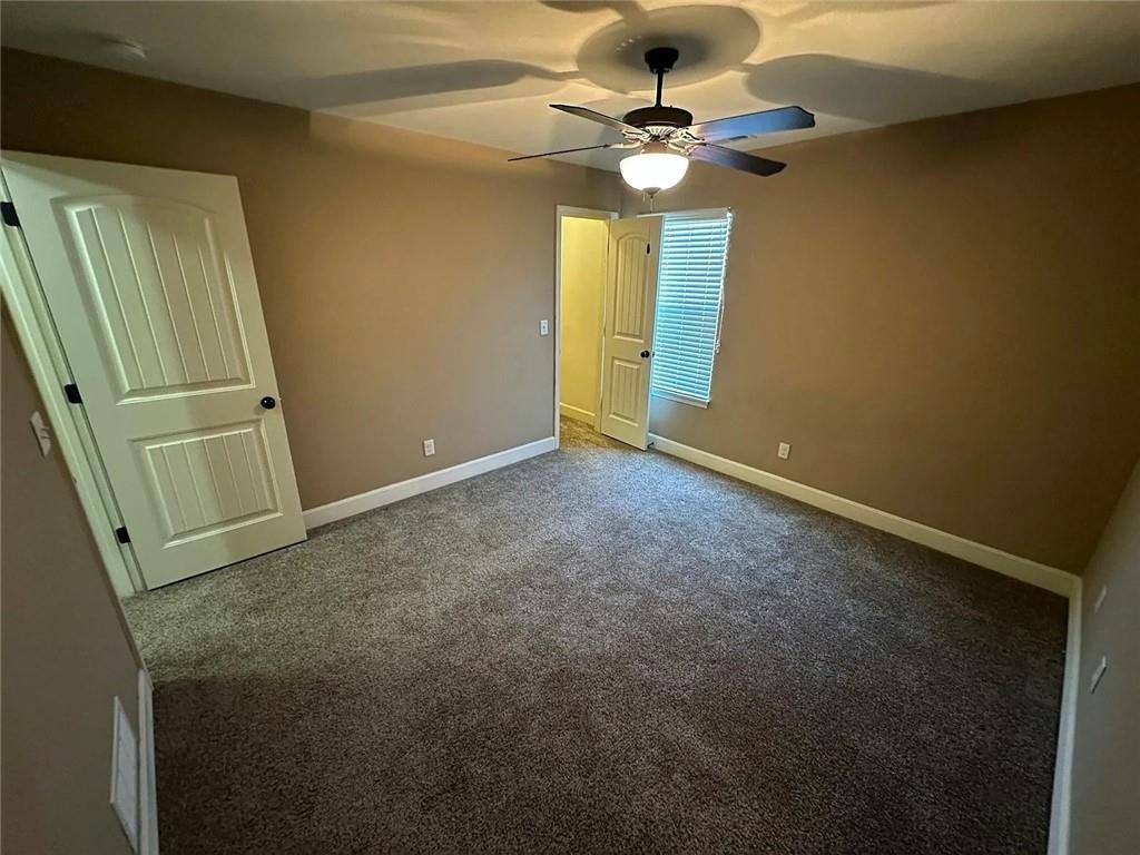 Townhouse for rent at 9415 N Lenox Ave, Kansas City, MO 64154