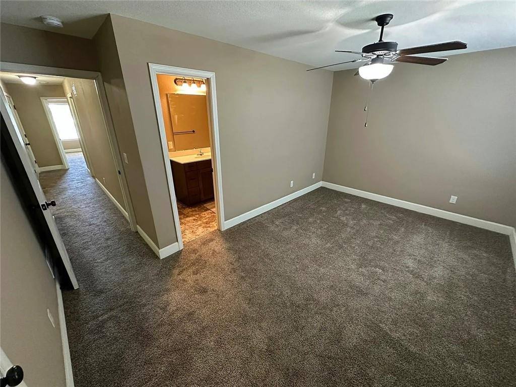 Townhouse for rent at 9415 N Lenox Ave, Kansas City, MO 64154