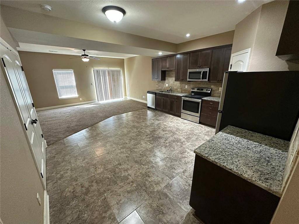 Townhouse for rent at 9415 N Lenox Ave, Kansas City, MO 64154