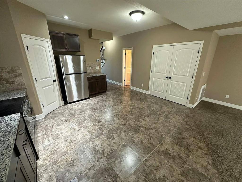 Townhouse for rent at 9415 N Lenox Ave, Kansas City, MO 64154