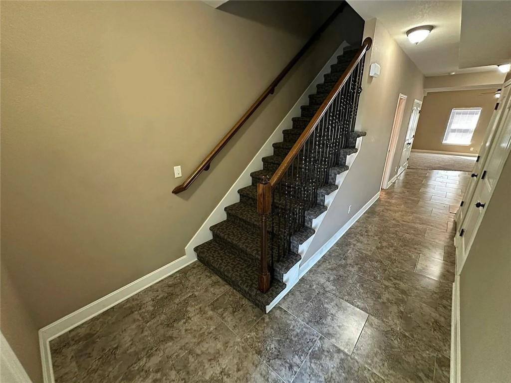 Townhouse for rent at 9415 N Lenox Ave, Kansas City, MO 64154