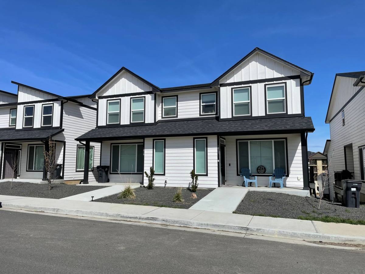 Apartment for rent at 1035-1037 Greenfield Dr, Cheney, WA 99004