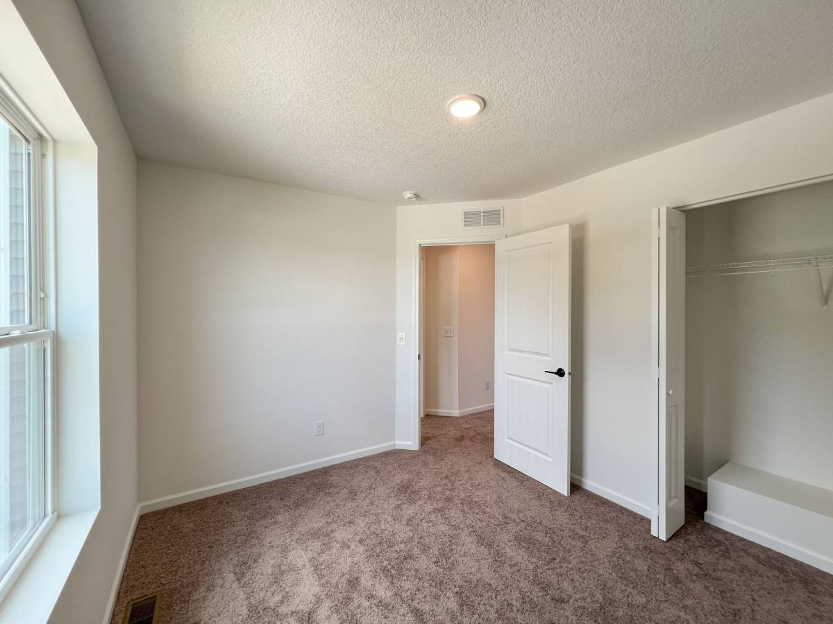 Townhouse for rent at 3983 Creek Hill Dr, Bettendorf, IA 52722
