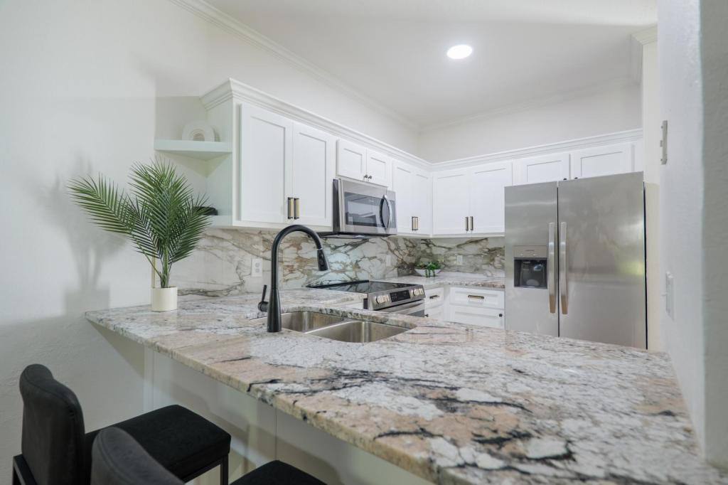 Townhouse for rent at 1412 Sustella Ave, Valdosta, GA 31601