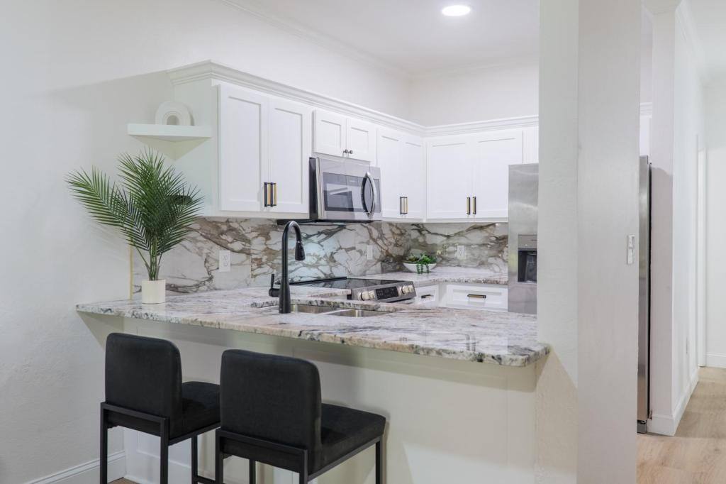 Townhouse for rent at 1412 Sustella Ave, Valdosta, GA 31601