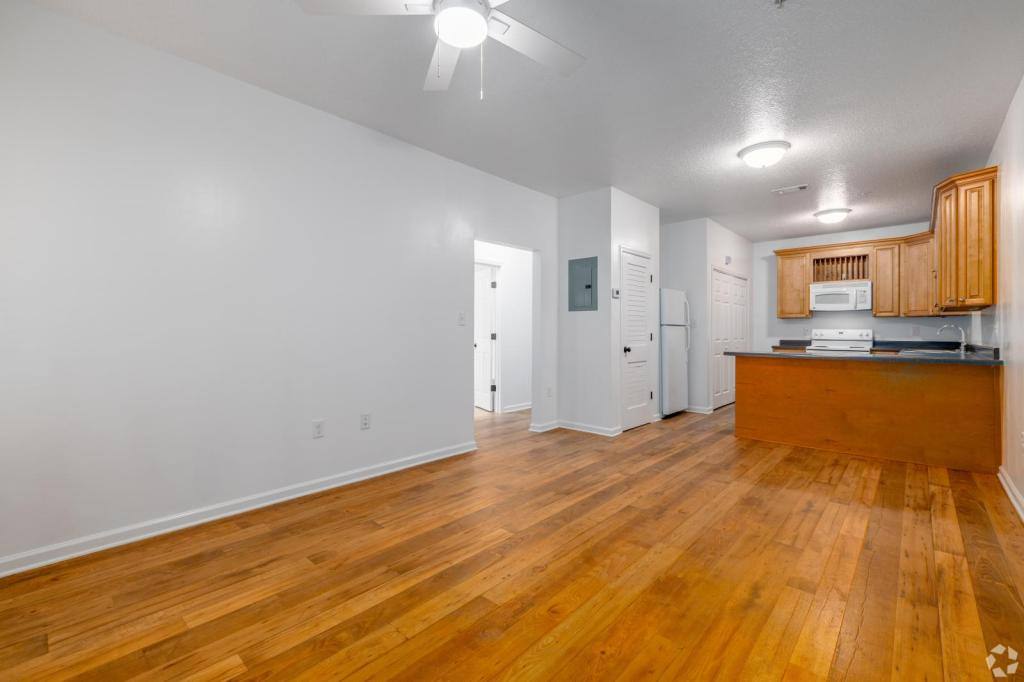 Apartment for rent at 407 W Mary St, Valdosta, GA 31601