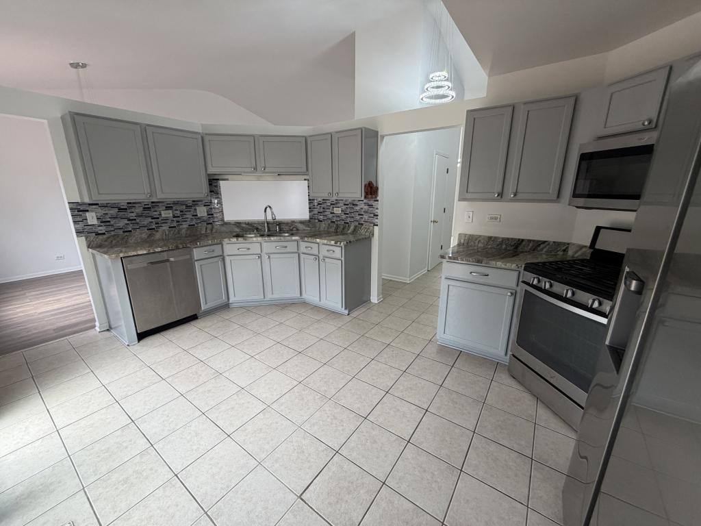 House for rent at 2354 Nantucket Lane, Elgin, IL 60123