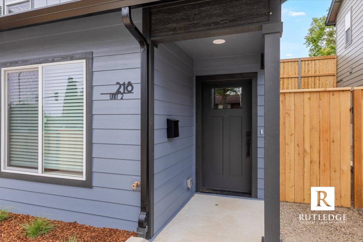 House for rent at 218 Academy Place #2, Medford, OR 97504