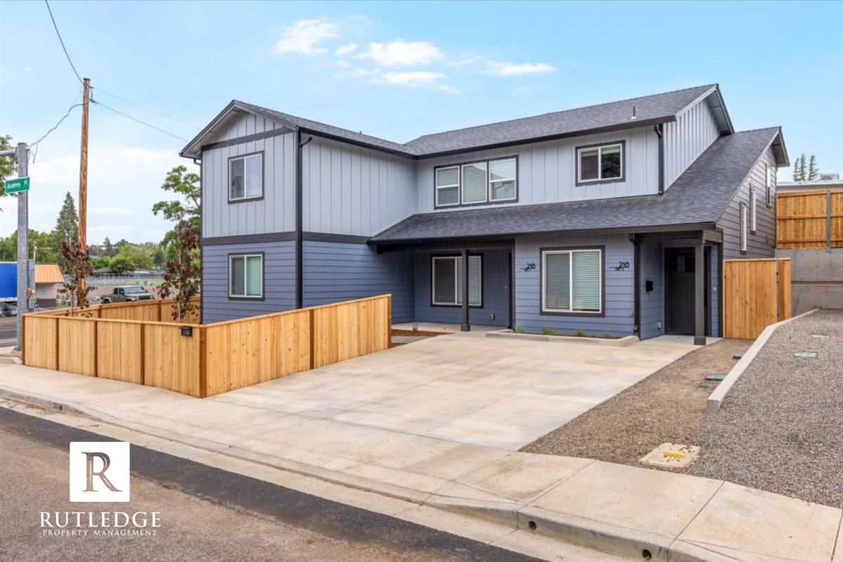 House for rent at 218 Academy Place #2, Medford, OR 97504