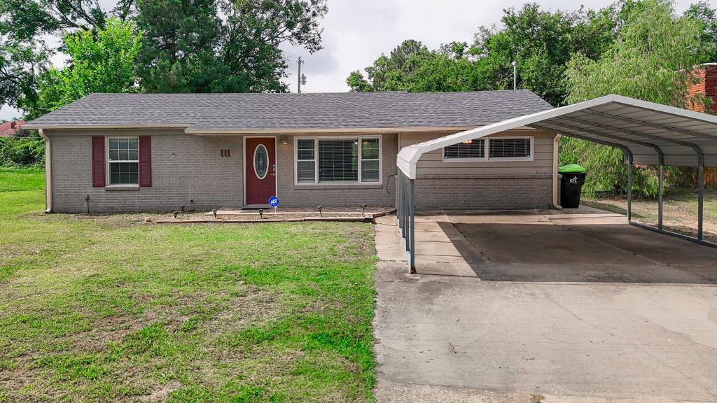 House for rent at 111 Warren St, Holdenville, OK 74848