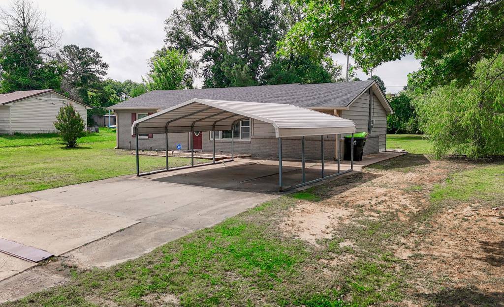 House for rent at 111 Warren St, Holdenville, OK 74848