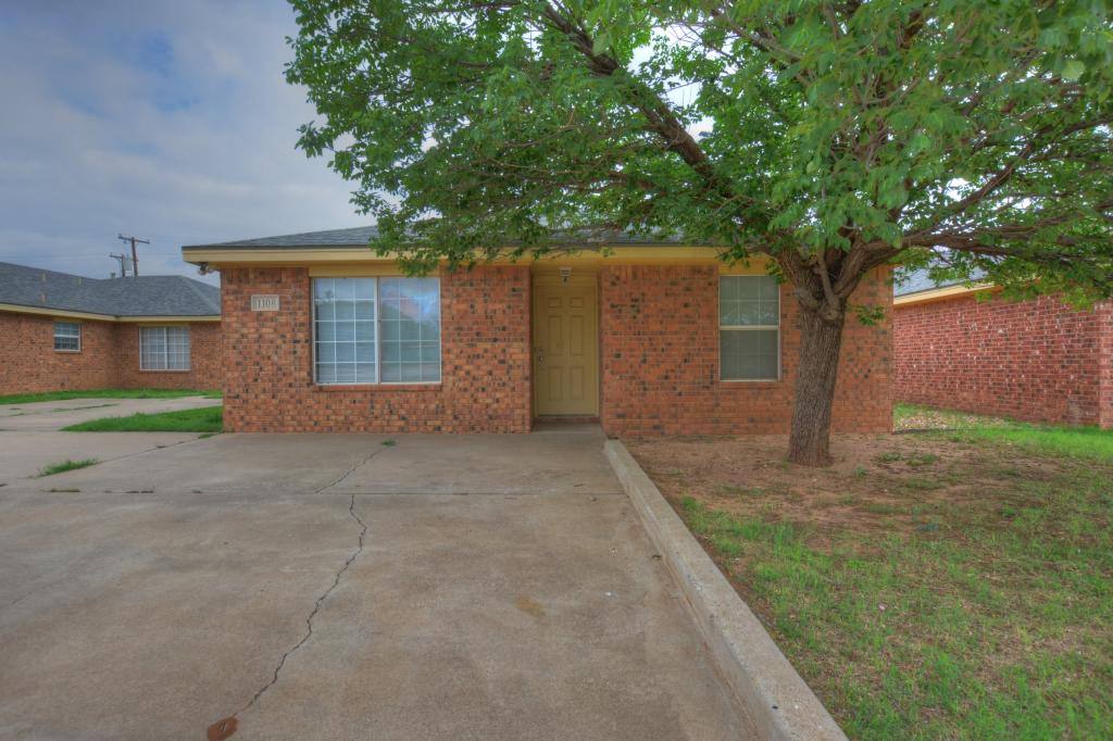 Townhouse for rent at 1108 82nd St, Lubbock, TX 79423