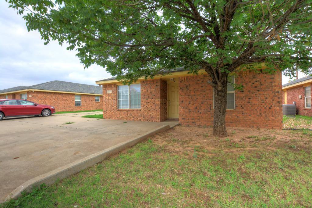 Townhouse for rent at 1108 82nd St, Lubbock, TX 79423