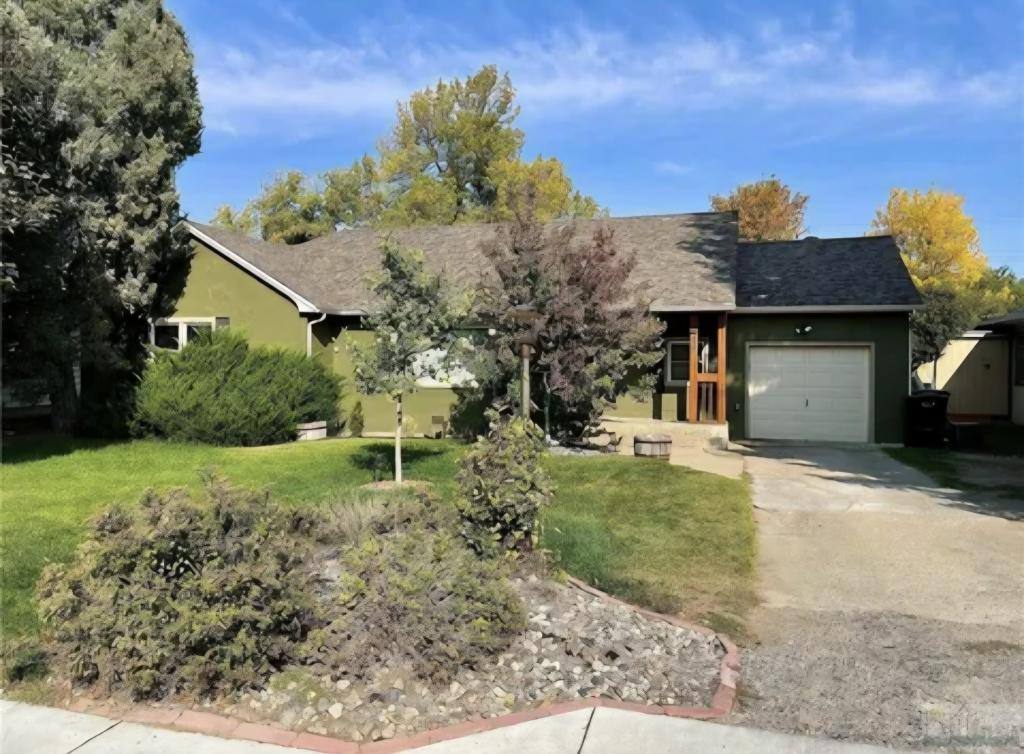 House for rent at 827 Parkhill Dr, Billings, MT 59102