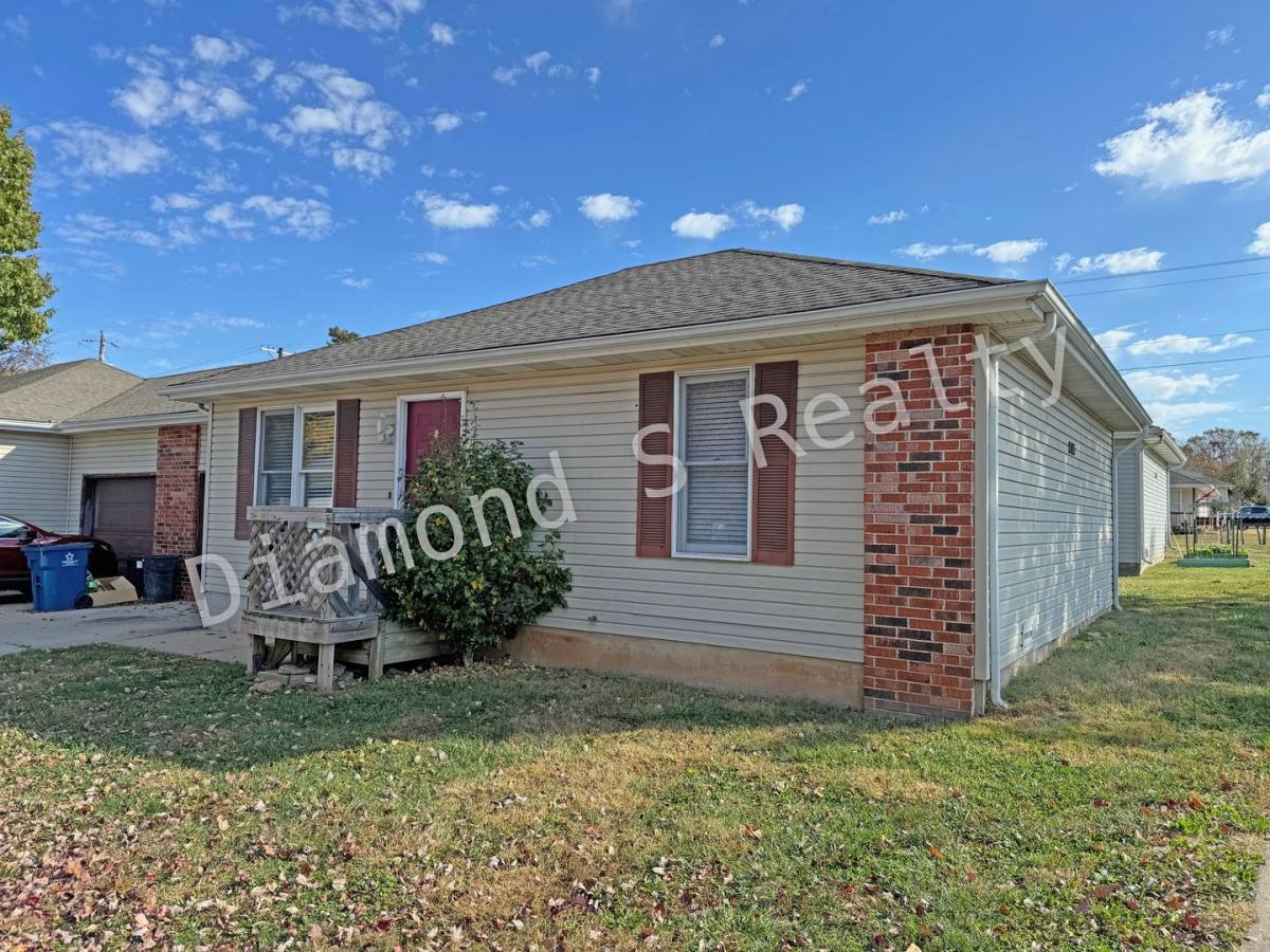 Apartment for rent at 1503 W Rainey St, Ozark, MO 65721