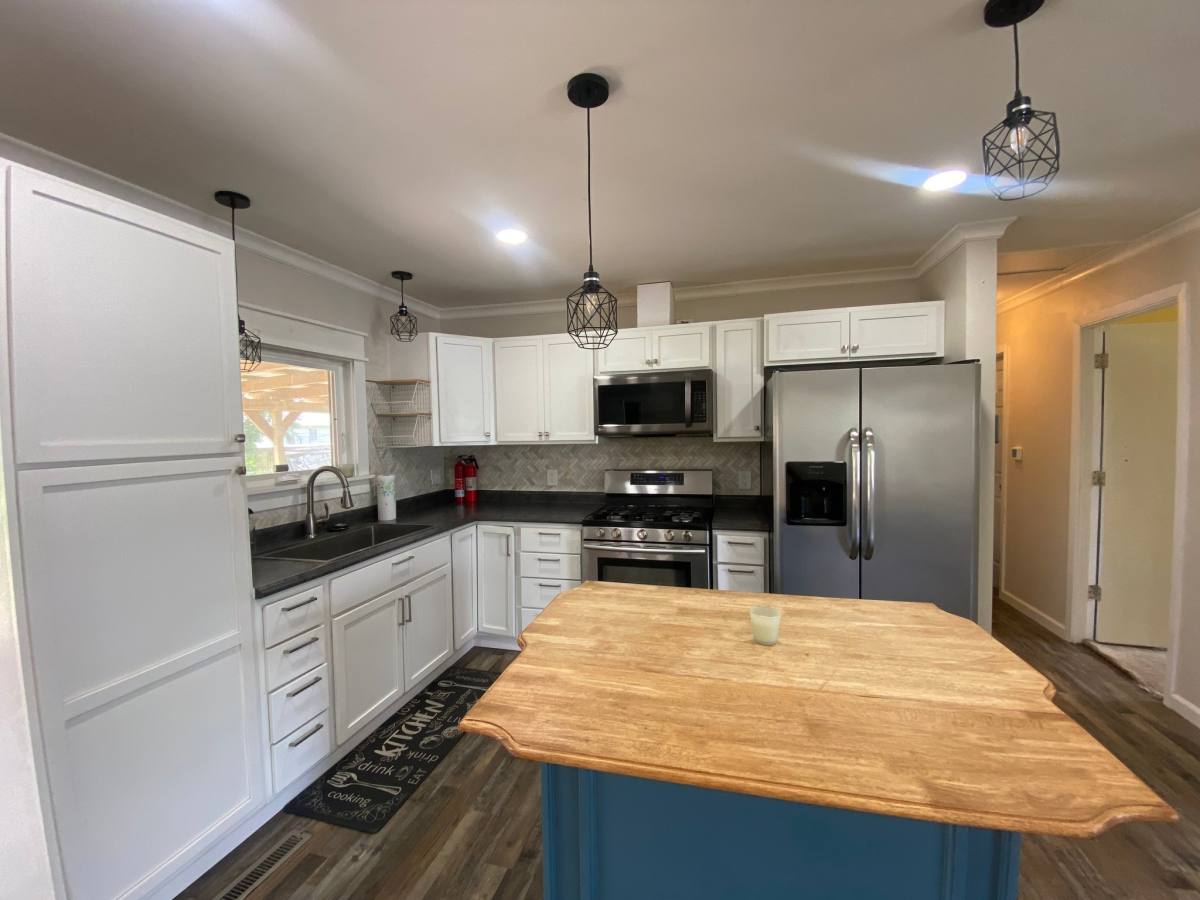 House for rent at 817 Hiawatha Dr, Elkhart, IN 46517