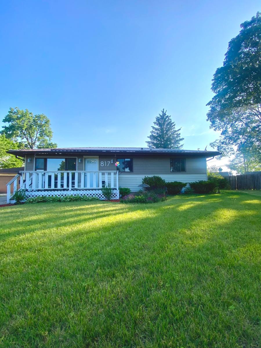 House for rent at 817 Hiawatha Dr, Elkhart, IN 46517