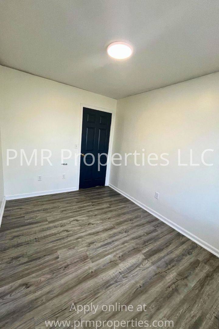 House for rent at 1011 7th Ave, Council Bluffs, IA 51503