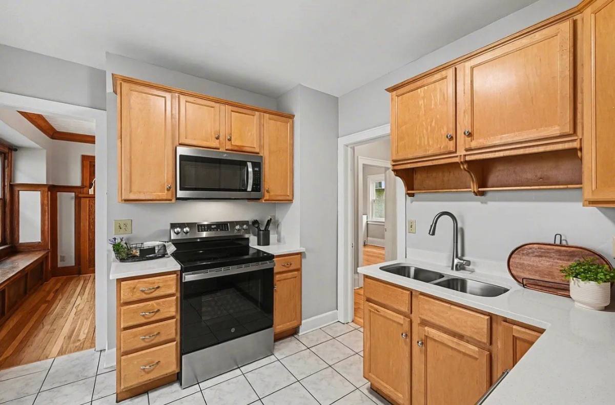 Apartment for rent at 1550 Hague Ave #1, Saint Paul, MN 55104