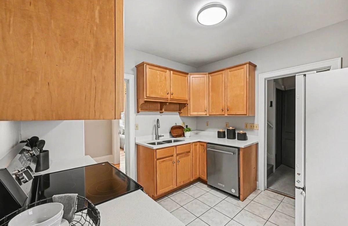 Apartment for rent at 1550 Hague Ave #1, Saint Paul, MN 55104