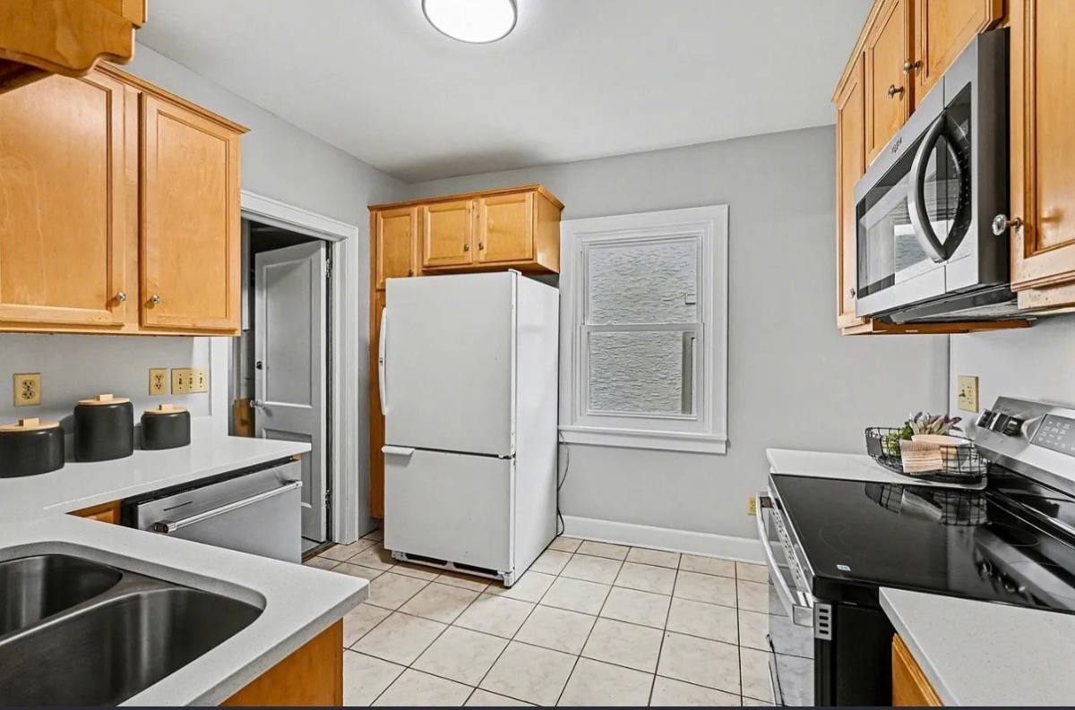 Apartment for rent at 1550 Hague Ave #1, Saint Paul, MN 55104