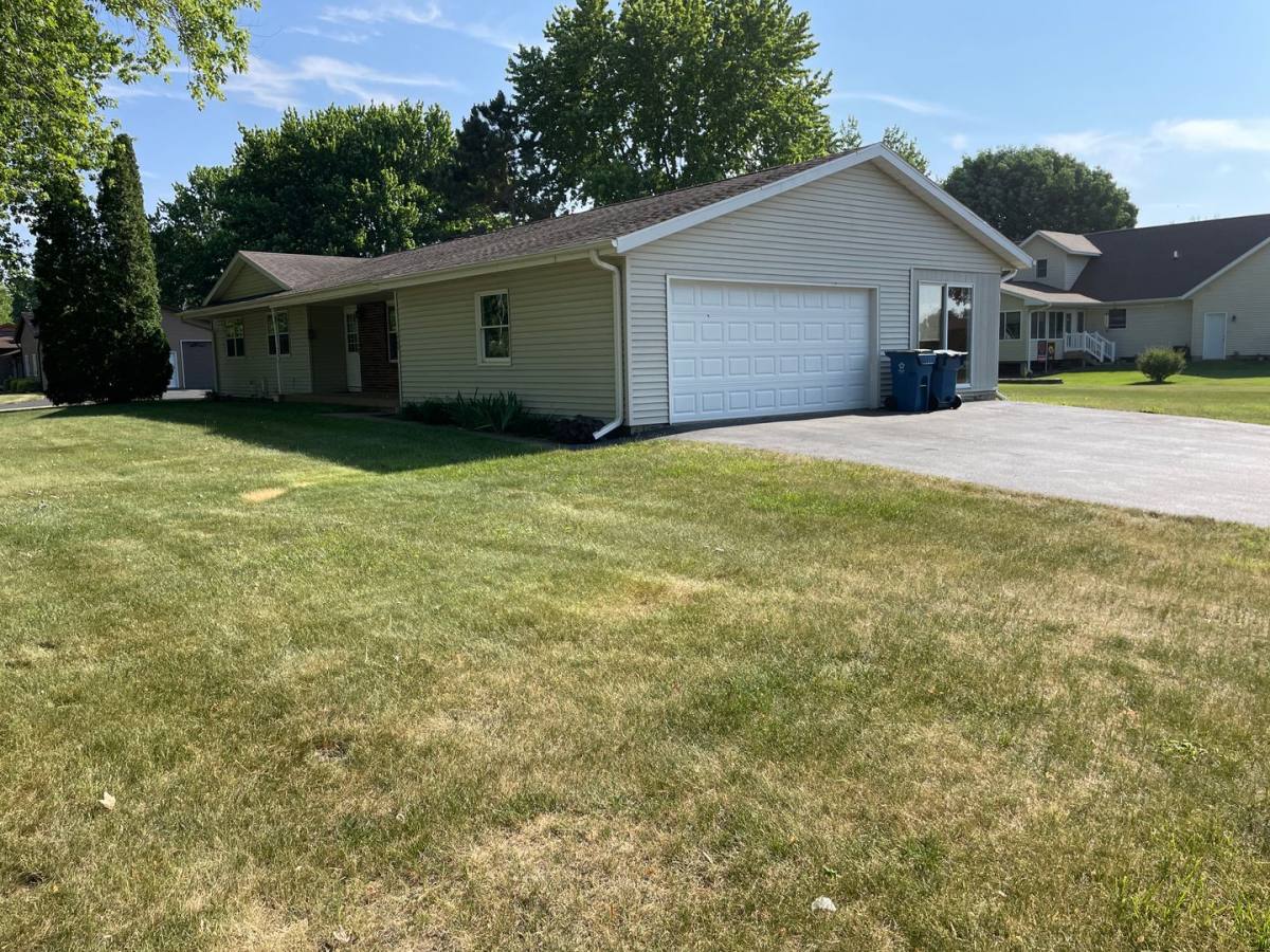 House for rent at 1753 Shutters St, Thomson, IL 61285