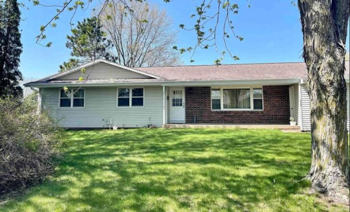 House for rent at 1753 Shutters St, Thomson, IL 61285